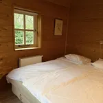 Houten Familiehuisje Met Grote Tuin