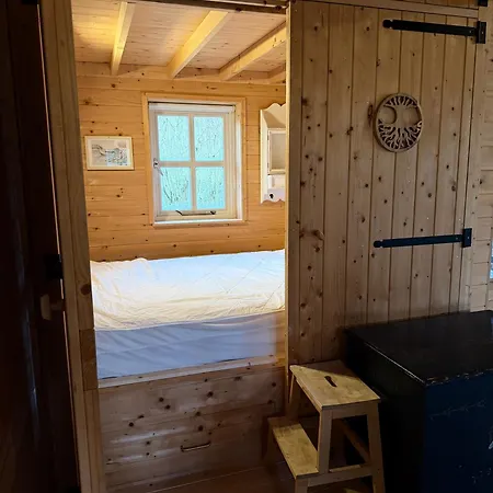 Houten Familiehuisje Met Grote Tuin アパート *