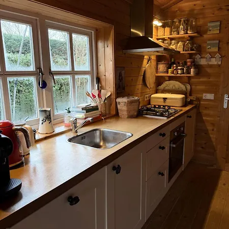 Houten Familiehuisje Met Grote Tuin * ノールトウェイク