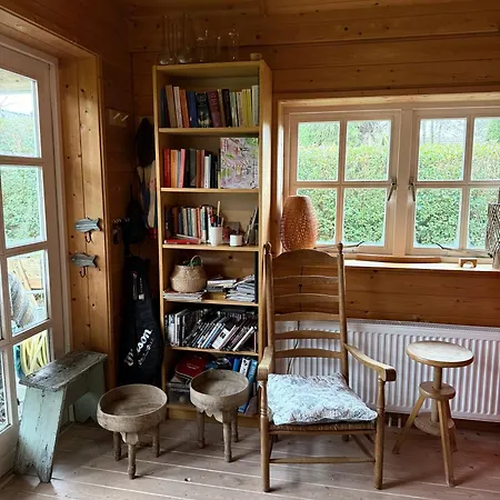 Houten Familiehuisje Met Grote Tuin