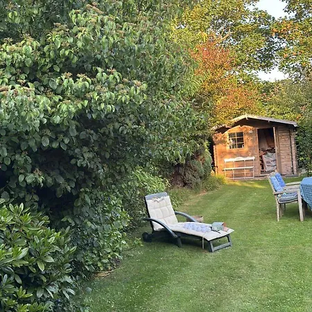 Houten Familiehuisje Met Grote Tuin アパート ノールトウェイク
