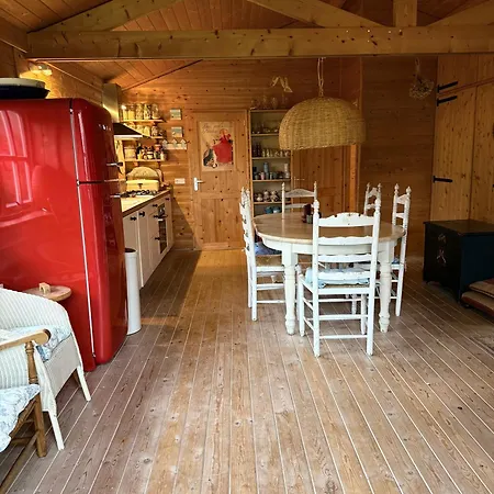 Apartamento Houten Familiehuisje Met Grote Tuin
