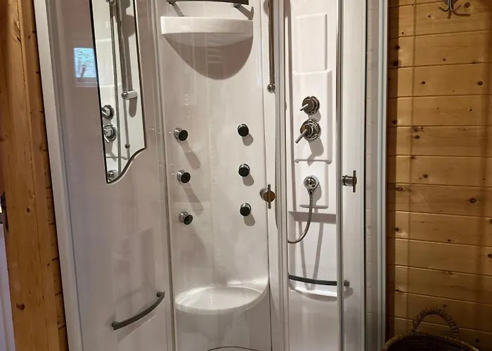 Houten Familiehuisje Met Grote Tuin