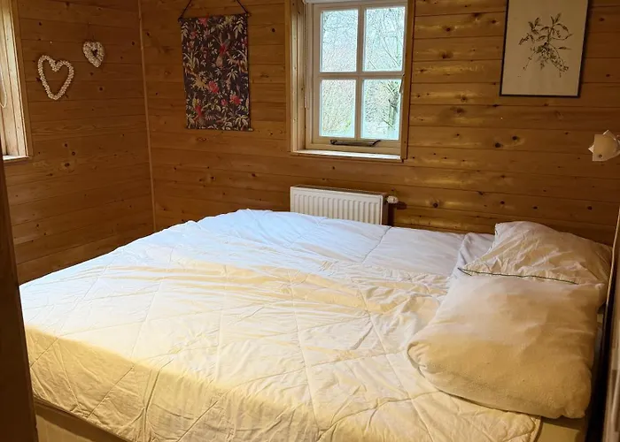 Houten Familiehuisje Met Grote Tuin Apartman