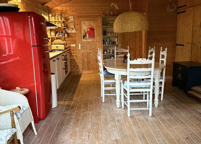 Apartamento Houten Familiehuisje Met Grote Tuin