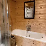 아파트 Houten Familiehuisje Met Grote Tuin 노르트베이크