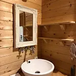 아파트 Houten Familiehuisje Met Grote Tuin *