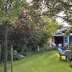 Houten Familiehuisje Met Grote Tuin 노르트베이크