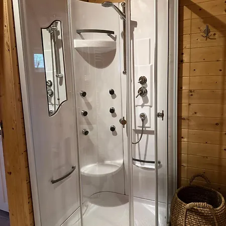 Houten Familiehuisje Met Grote Tuin