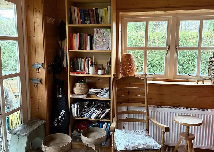 Houten Familiehuisje Met Grote Tuin