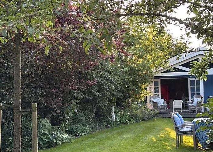 Houten Familiehuisje Met Grote Tuin Noordwijk